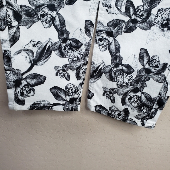 7 For All Man Kind Jen 7 White With Black Flowers Cropped Skinny Jean Sz 2 - Picture 6 of 11